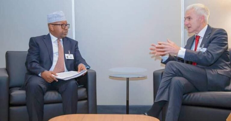 The Minister of Foreign Affairs of Somalia met with the Secretary General of INTERPOL