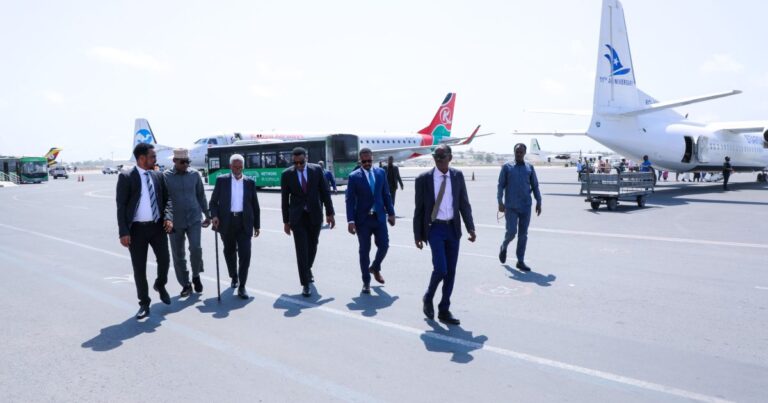 Somalia Upper House speaker returns to the country from his visit in UAE.