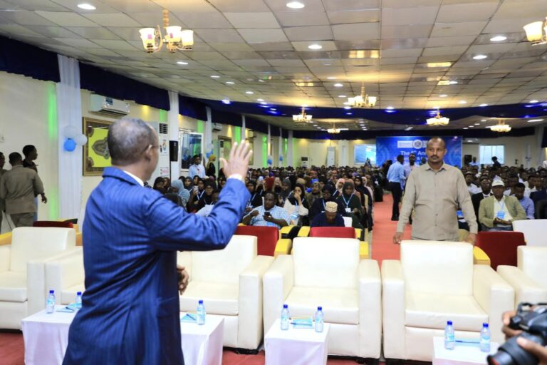 Guddoomiye Madaale oo daah-furay shirka hogaanka iyo hal-abuurka dhallinyarada