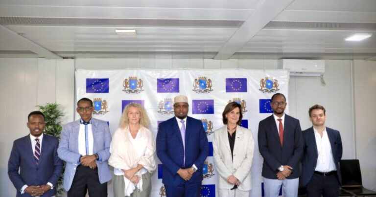 Somalia Minister of planning met with EU Ambassador to Somalia.