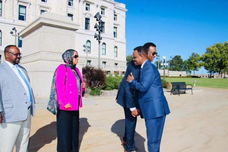 Maxey tahay ujeedada Wasiir Al-cadaalla uu u tagay Minnesota ?