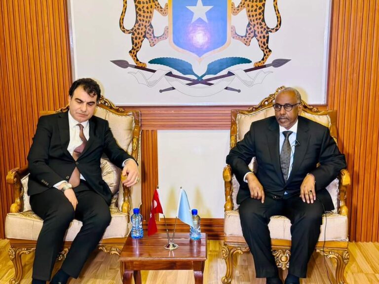 Wasiir ku-xigeenka Wasaarrada Gaashaandhigga Turkiga oo soo gaaray Muqdisho