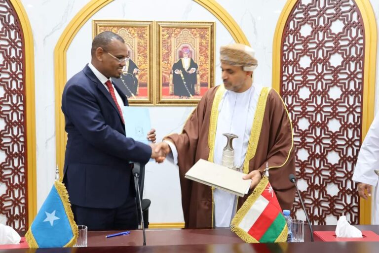 Soomaaliya iyo Cuman oo kala saxiixday heshiis la xiriira Kalluumeysiga…