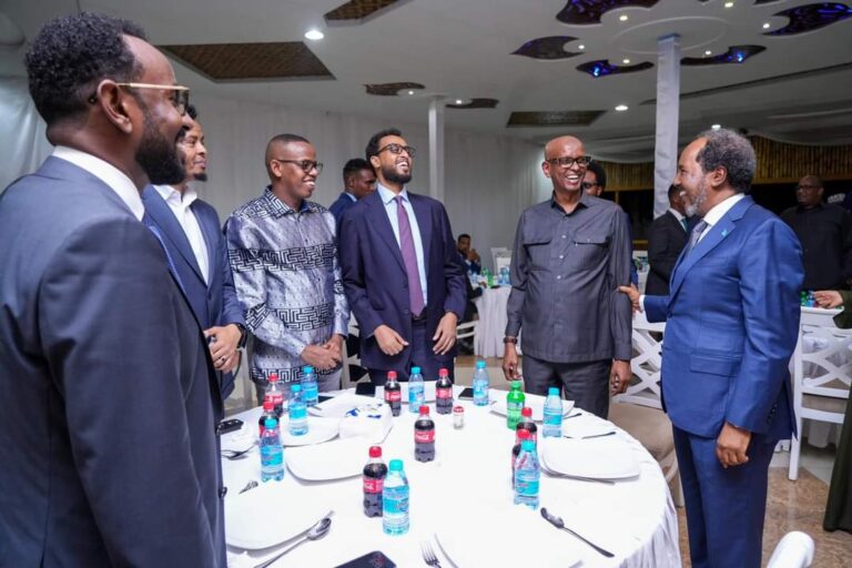 Madaxweyne Xasan oo kulan gaar ah la qaatay labada golle ee Baarlamaanka Soomaaliya