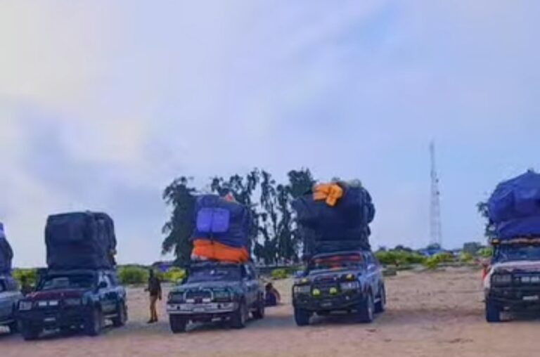 Gaadiid ka baxay Muqdisho oo ku xaniban Degmada Cadalle ee gobolka Sh.dhexe