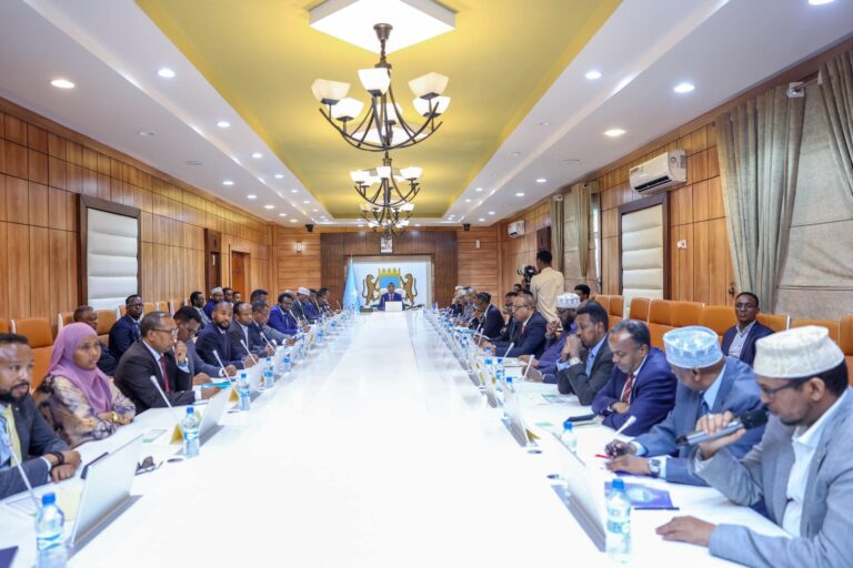 Maxey yihiin labada heshiis ee ay ansixiseen golaha wasiirrada ee XFS ?