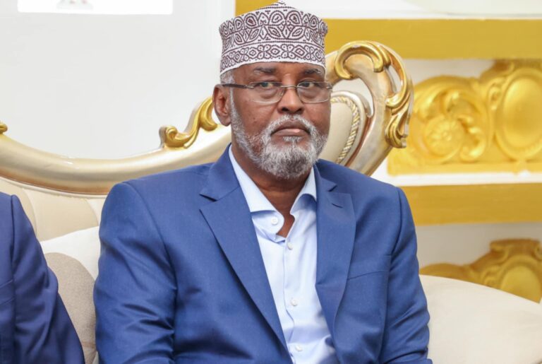 DEGDEG:Maxkamadda Gobolka Banaadir oo amar ku bixisay in lasoo xiro Axmed Madoobe