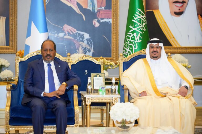 Madaxweyne Xasan Sheekh oo ka qeyb galaya shirka madaxda Dalalka Islaamka