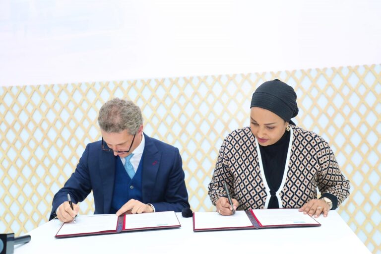 Wasaaradda degaanka iyo isbadalada cilimada oo heshiis la saxiixatay hay’ad caalami ah