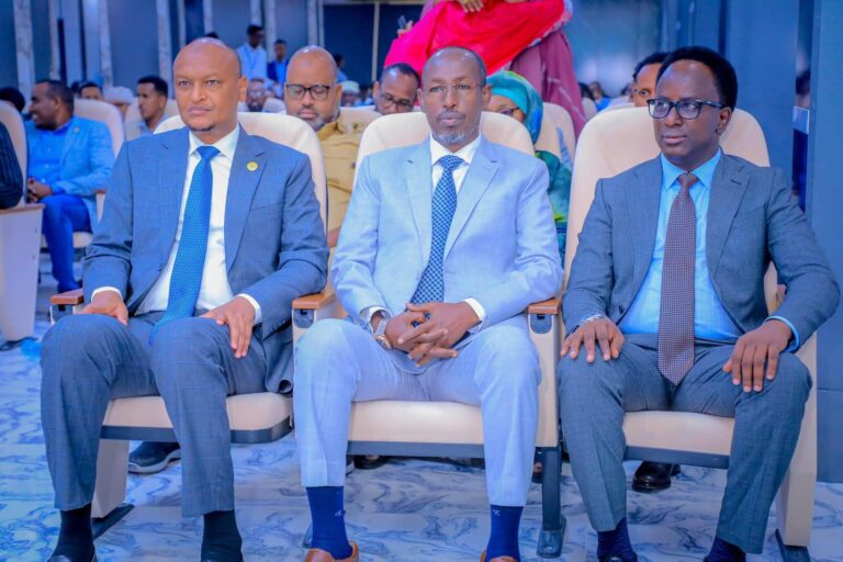 Duqa Muqdisho oo soo xiray madal looga hadlayay maqaamka Caasimada