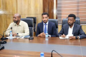 FB_IMG_1730808158828-300x200 Guddoomiye Aadan Madoobe oo la kulmay Safiirka Ingiriiska u fadhiya Soomaaliya