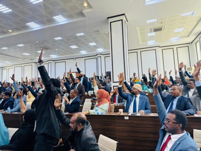 Somalia federal parliament approved the JFS president’s request to add a month to this session.