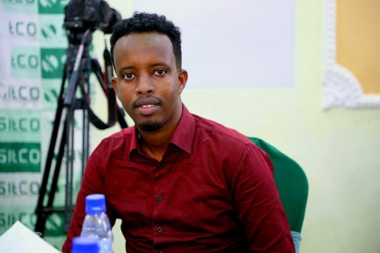Agaasime Maxamed Jibriil oo agab ciyaraareed ku wareejiyay caruur naafo ah