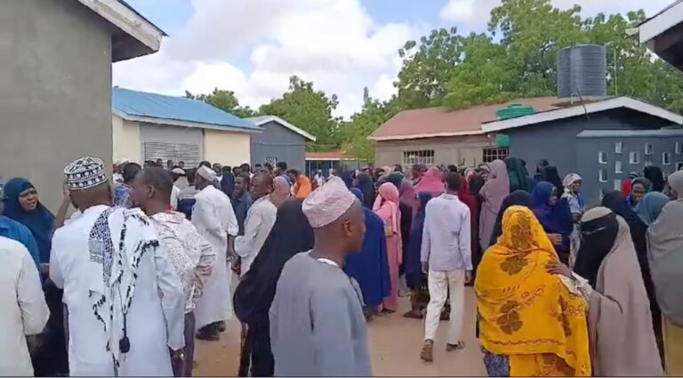 WAR DEGDEG AH: Meydka Ganacsade Mahat Ali Gedi oo Lagu Arkay Lagta Yahuud iyo Banaanbaxyo Gilgilay Wajeer.