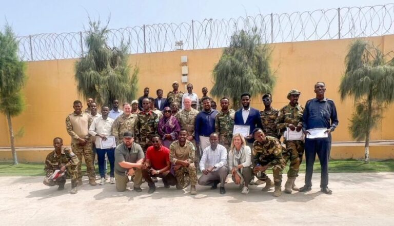 Somalia Ministry of Defense officials and  the Command of the Somali National Army had completed their trainig.