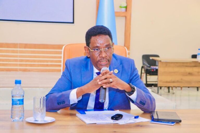 The Federal Government strongly condemned the attack  on Senator Ilyas Gaboose in Kismayo.