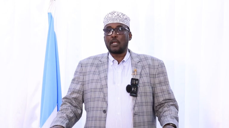 Mas’uuliyiin ka socda dowladda dhexe oo gaaray Garbahaareey iyo Guddoomiyaha oo farriin adag diray