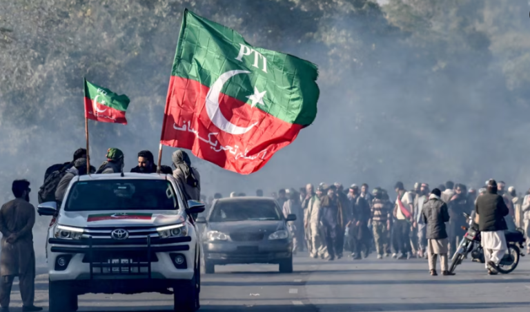 Taageerayaasha Imran Khan oo xoog ku galay Islamabad