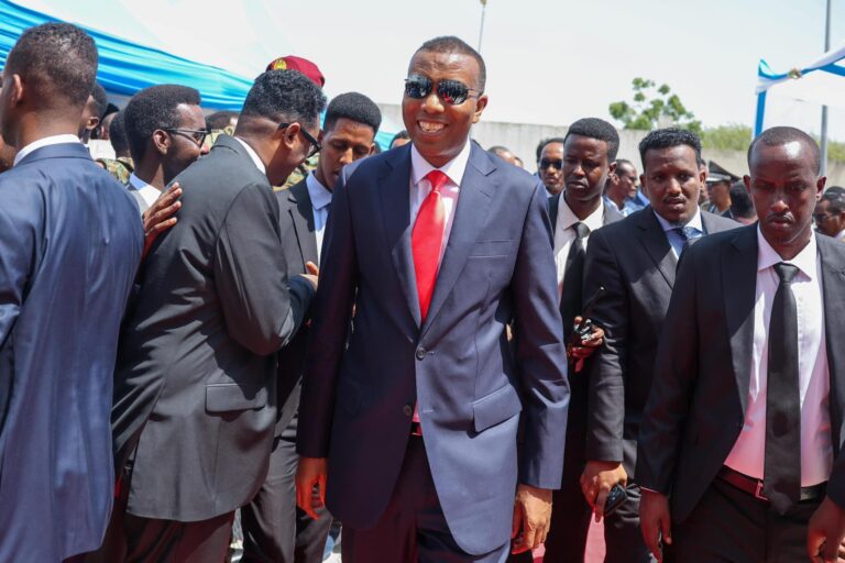 Ra’iisul Wasaare Xamsa “Waxaan rabnaa in xoogga la saaro sidii Baasaboorkeennu ula tartami lahaa kuwa Caalamka”