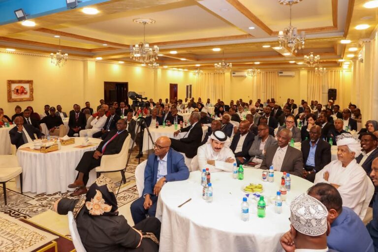 MW Xasan Sheekh oo kulan casho sharaf ah u sameeyay aqoonyahanadii ka qeyb galay shirweynihii daraasaadka Soomaaliyeed