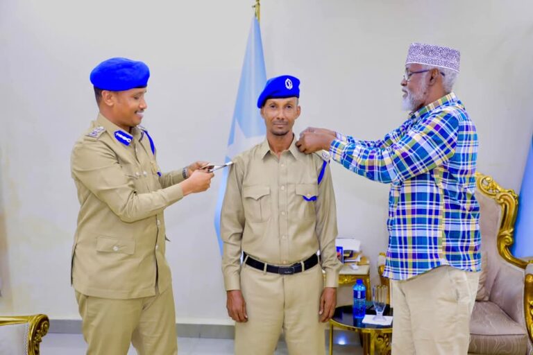 Jubbaland President Ahmed Madobe promoted an officer who refused to join the Federal Government.