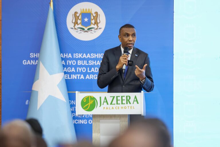 RW Xamsa oo ganacsatada uga digay inay xiriir la sameyaan Kooxda “Argagixisada”