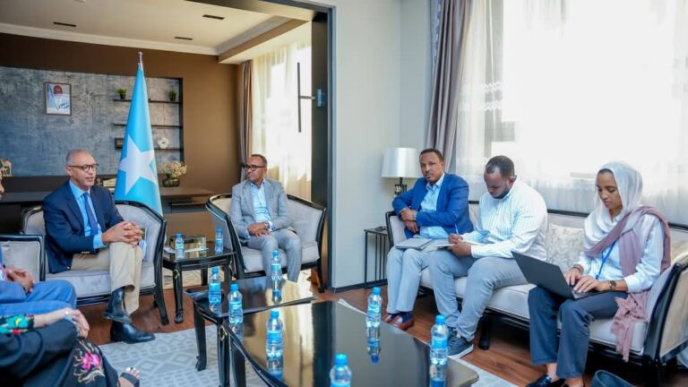 Guddoomiyaha hay’adda SoDMA oo kulan xasaasi ah la qaatay madaxda hay’adda cunnada ee WFP