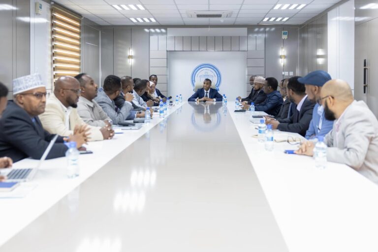 RW Xamsa oo cadeeyay sida ay uga go,an tahay xukuumadda Doorashada Qof iyo Cod