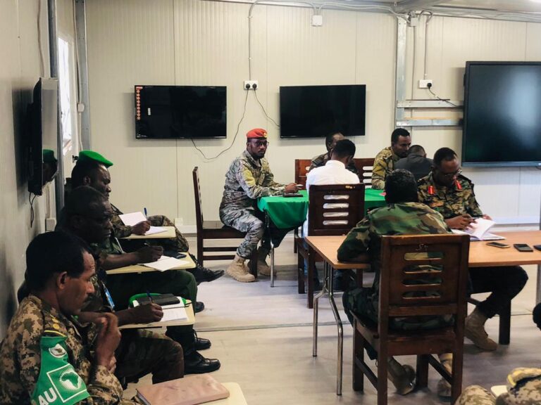 Somalia Government  & African Union discussing speeding up the war against AS.