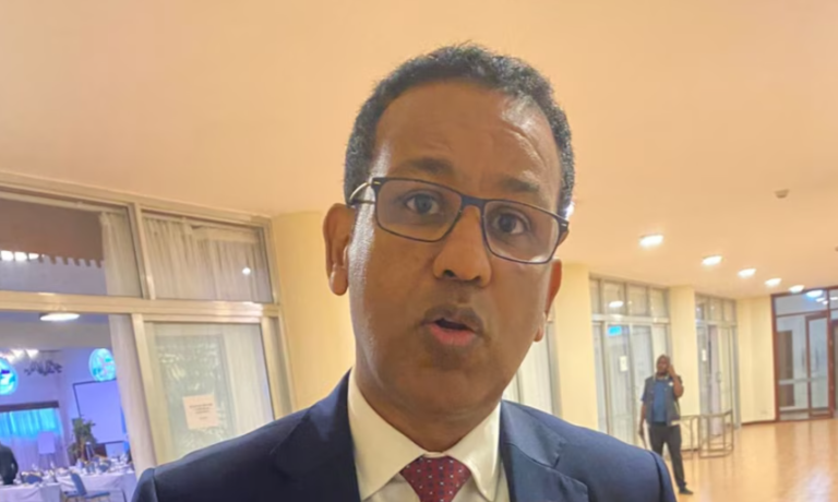 Danjiraha Soomaaliya ee Kenya oo looga yeeray Muqdisho ka dib safarkii Axmed Madoobe