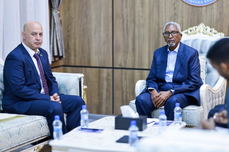 Danjiraha Falastiin u fadhiya Soomaaliya oo kulamo kala duwan la qaatay guddoomiyeyaasha Baarlamaanka