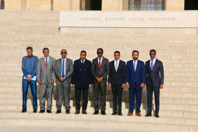 Wefdi uu hoggaaminayo wasiirka amniga gudaha ee XFS oo gaaray dalka Turkiga