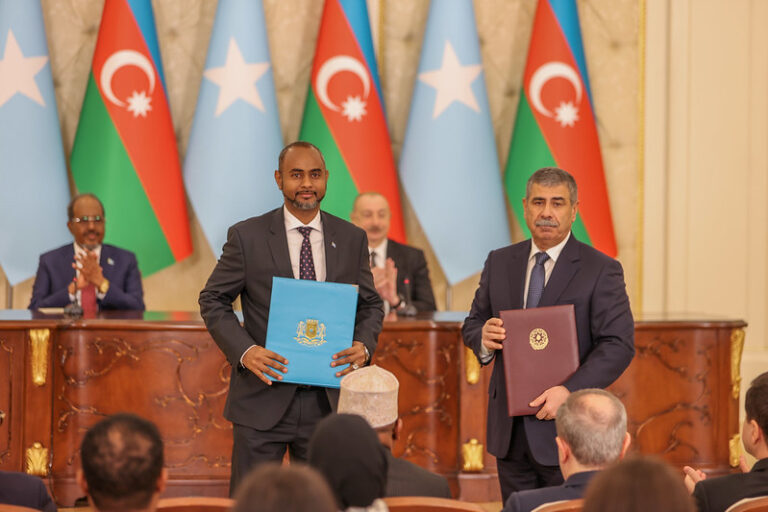 Dowladaha Soomaaliya iyo Azerbaijan oo kala saxiixday heshiisyo muhiim ah