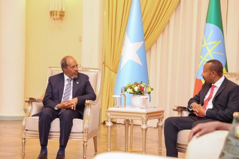 Madaxweyne Xasan Sheekh iyo Ra’iisul wasaaraha Itoobiya oo kulan ku yeeshay Addis Ababa