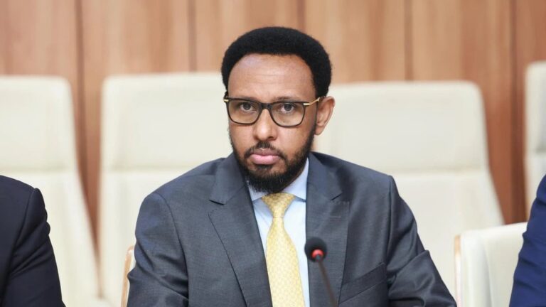 Wasaaradda Maaliyadda oo joojisay sharci darrana ku tilmaamyay khidmadaha Buugga Caafimaadka