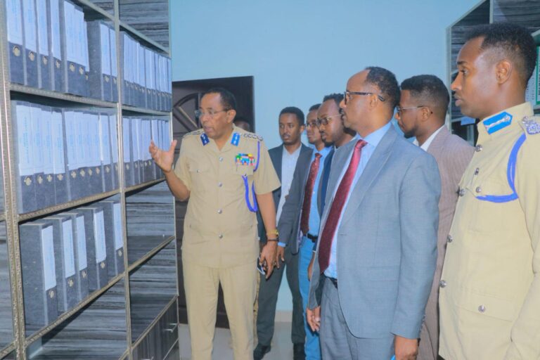 Kulan looga hadlayay canshuuraha iyo dhaqaalaha oo lagu qabtay Muqdisho