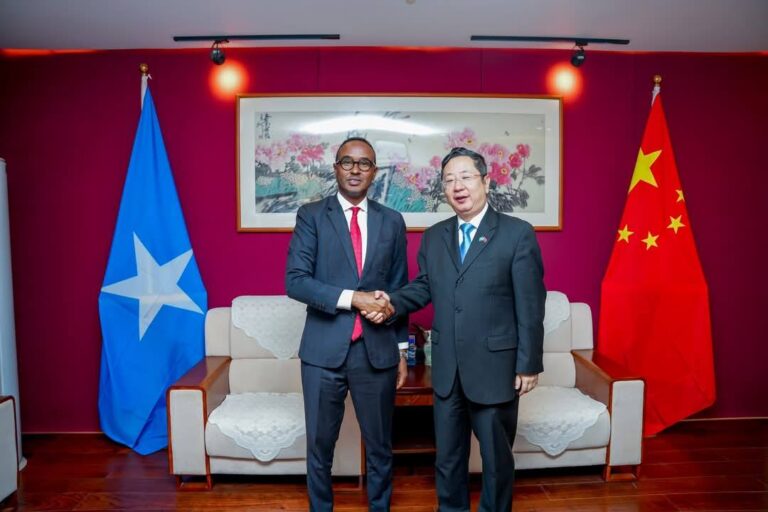 Guddoomiyaha hay’adda SoDMA oo kulan xasaasi ah la yeeshay safiirka Shiinaha