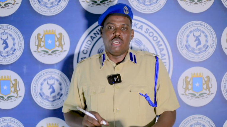 Booliska Soomaaliya oo xiray askari Taraafiko ah oo dilay wade Mooto Bajaaj