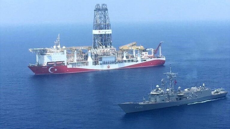 Somalia signs 90% oil and gas deal with Turkey while it receive Only 5% .