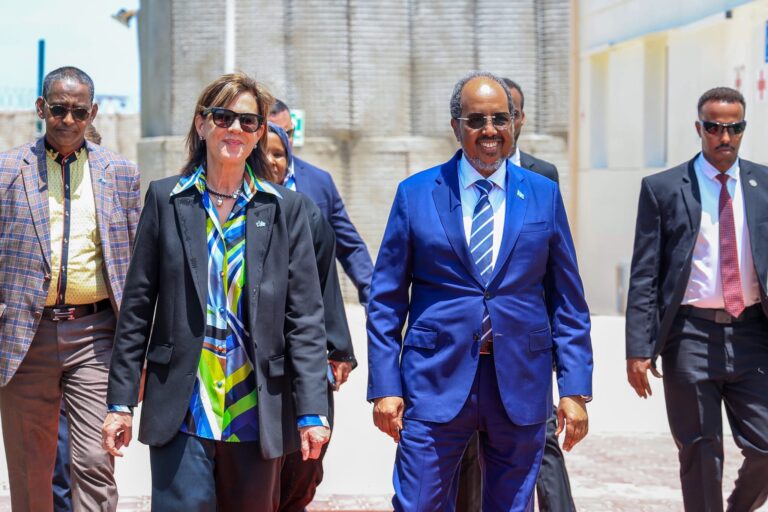MADAXWEYNE XASAN SHEEKH OO LA SHIRAY ERGEDA MIDOWGA YURUB EE SOOMAALIYA