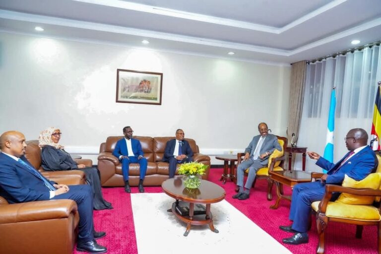 Madaxweyne Xasan Sheekh oo Gaaray Kampala, Uganda si uu uga Qayb Galo Shir Muhiim ah oo Ku Saabsan AUSSOM