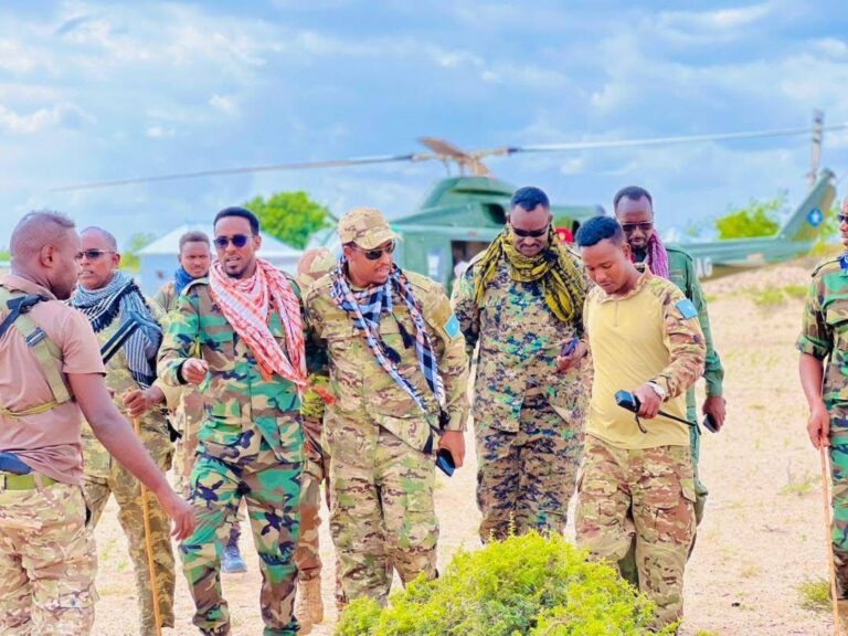 Taliyaha ciidanka dhulka oo Moqokori u tagay dagaalka kooxda AS