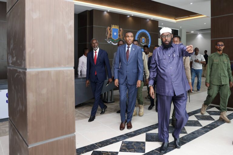 Muxuu RW Xamsa ku arkay wasaaradda Awqaafta iyo arrimaha Islaamka ?