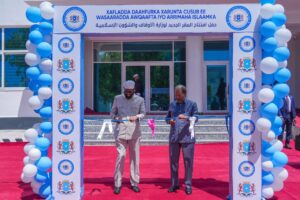 GrZ402JW8AAeBhy-300x200 Somalia President inaugurated the new headquarters of the Ministry of Endowments and Islamic Affairs.