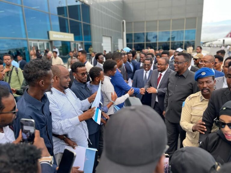 Hoggaamiyaha SSC-Khaatumo oo Si Weyn Loogu Soo Dhoweeyay Caasimadda Muqdisho