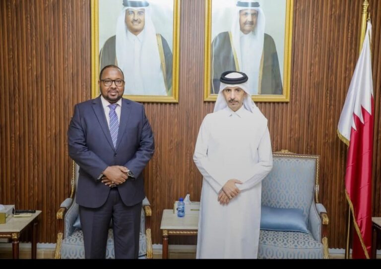 Hoggaamiyaha Maamulka SSC-Khaatumo oo Kulan la yeeshay Safiirka Qatar ee Soomaaliya