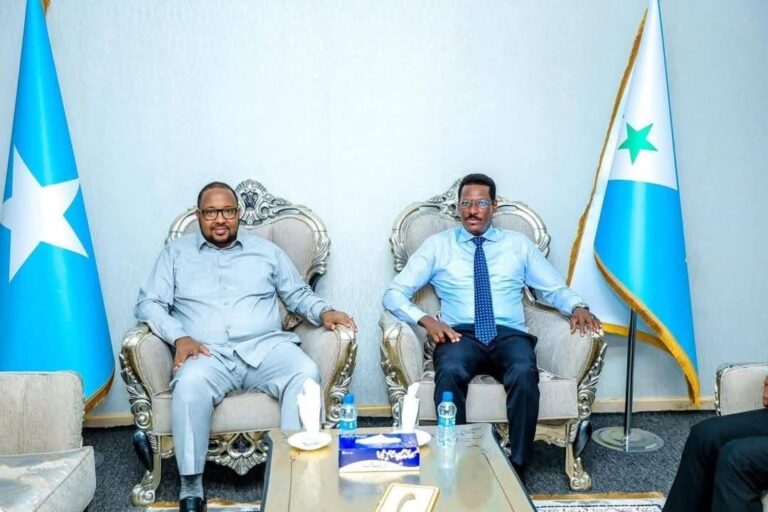 Madaxweynaha Galmudug oo Muqdisho kulan kula yeeshay Hoggaamiyaha Maamulka SSC-Khaatumo