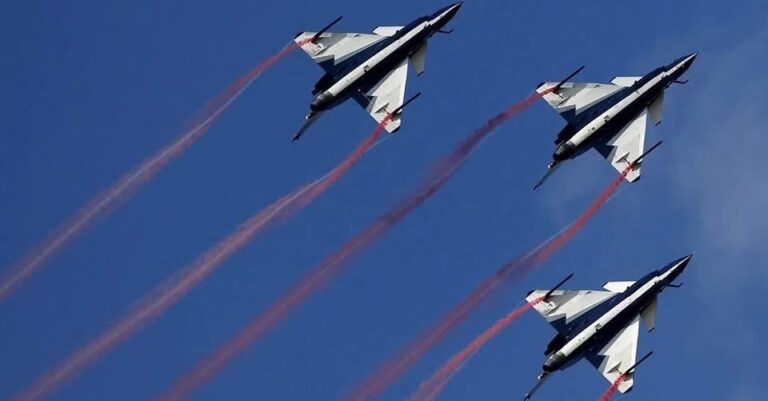 Breaking Report: Chinese-Made Pakistani Fighter Jet Shoots Down Two Indian Warplanes — Global Military Analysts Take Note