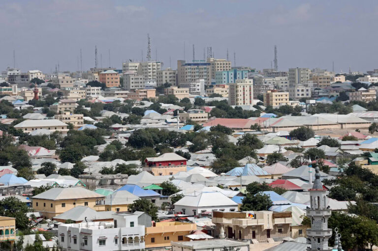Police Officers Shoot Two Youths in Suuqa Xoolaha, Mogadishu – One Killed, One Injured