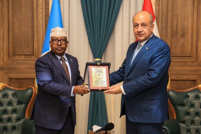 Somalia’s Minister of Defence Holds Official Meeting with Iraqi Counterpart